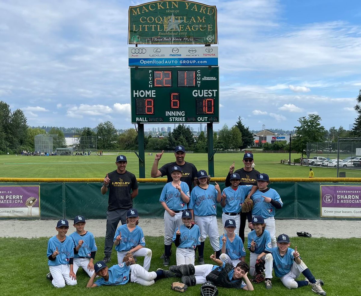 The Major B Blue Jays who won first place in the Mackin Invitational Major B tournament over May long weekend! Way to go team!
