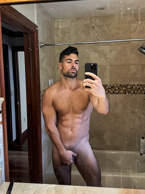 Selfie❤️📸 Rt if you want the hands removed https://t.co/YwuCcYCIJD