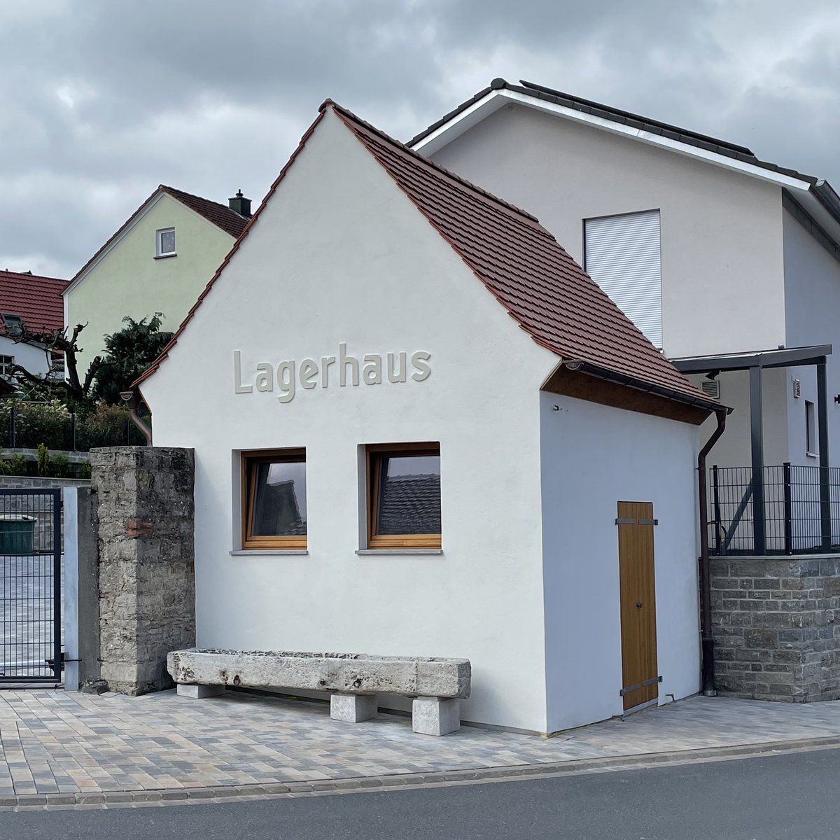 matthiasbraun #architect #bda #architekt #architecture #kist #warehouse #renovation #exhibitionroom #agriculture #minimuseum #hausdererde #sustainablearchitecture #bauenimbestand #architektur #tinyhouse #buildingsite #baustelle #renovierung #transformation #historic #roof