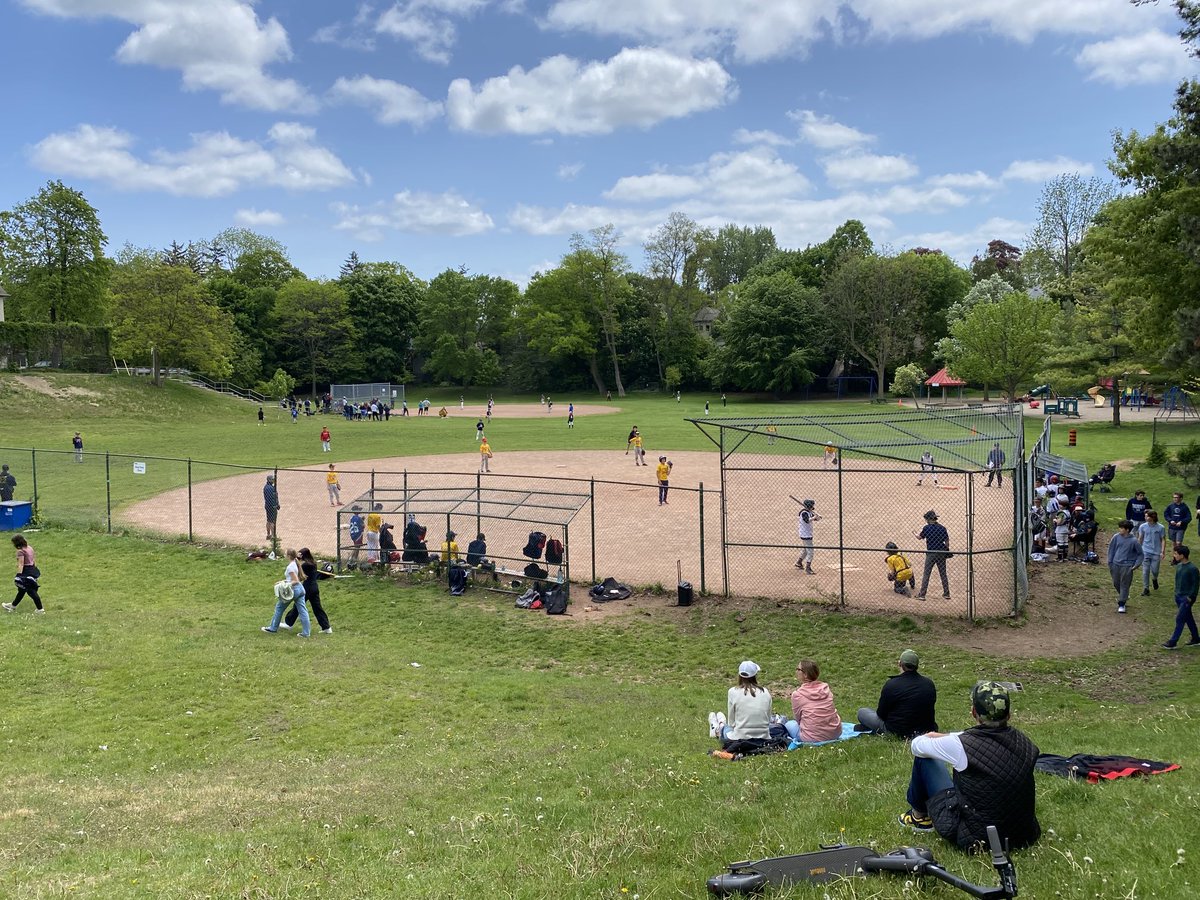 Another great day for softball. We were happy to host teams from Second St, Runnymede⁦<a href="/johngalthouse/">John G Althouse MS</a>⁩, ⁦<a href="/NorsemanTweet/">Norseman JMS</a>⁩, ⁦<a href="/ParkLawnJMS/">ParkLawn</a>⁩  Wonderful spirit and sportsmanship <a href="/tdsb/">Toronto District School Board</a>