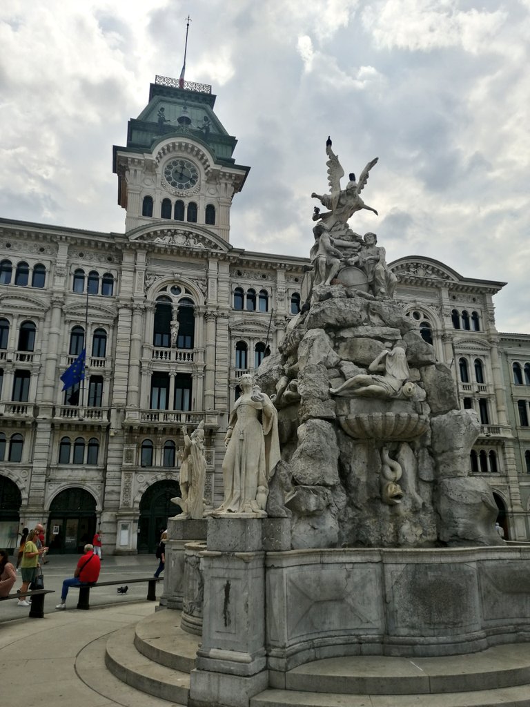 Un po' italiana, un po' austriaca, un po' slovena, #Trieste è tanto bella! Qui si respira aria d'Europa. Chi ama il mondo, amerà Trieste.