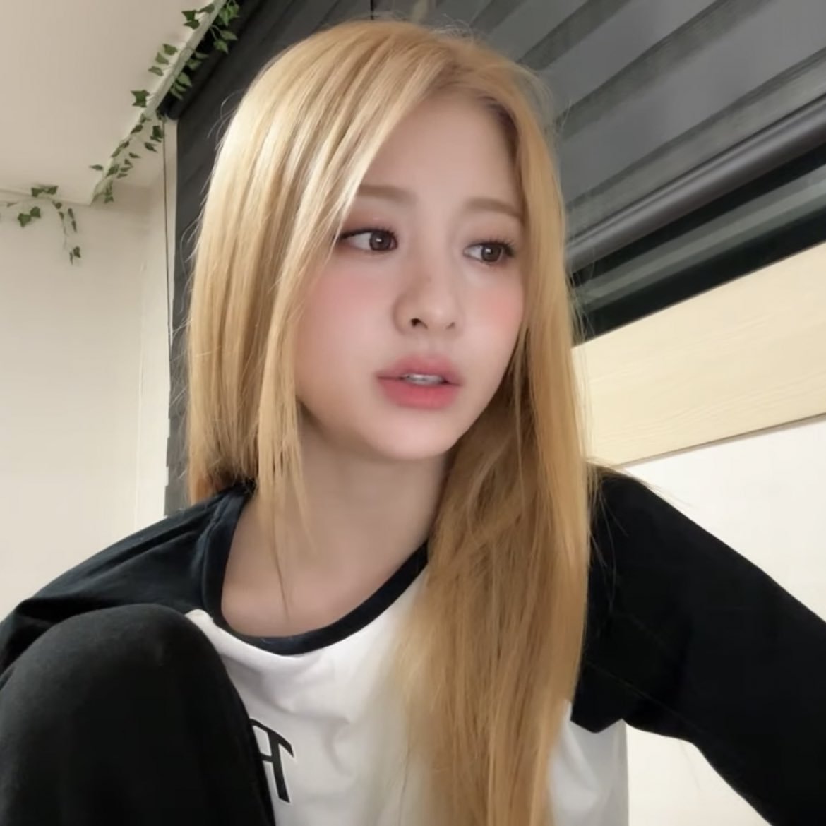 pannchoa on Twitter "Which hair color looks the best on Huh Yunjin