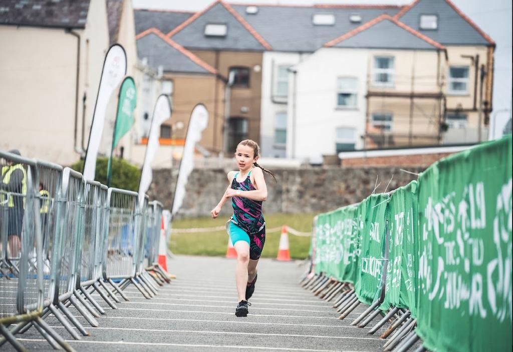 dinibach's tweet photo. Go little Ffi Ffi 😍. So proud of her and her friends taking part in the Pwllheli Junior Triathlon. Diolch #dreigiaudwyfor #proud #triathlon #sport #fun #welshtriathlon #lovethispic😍 https://t.co/CpKgHFGxZ2
