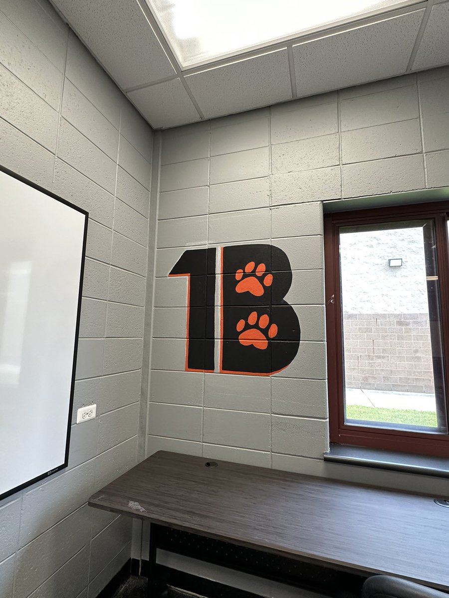 BTSDcurriculum's tweet photo. Thank you SO much to the BHS Art Students, Mrs. Williams and Ms. Polcino for coming over to give the PD Room some Bengal Pride! It looks AMAZING🧡🖤 https://t.co/ln8Uzd5KcH
