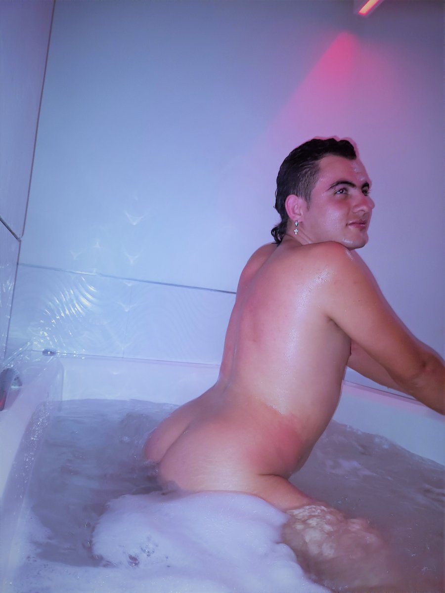 Clyde_Jack01's tweet photo. How nice that you were here with us🤤🤤
@chb_model @ChatOpinion @cam4_gay @Cam4_DE  #jacuzzy #gay #webcam #boygay #gayboy https://t.co/lsE4jW2kt7