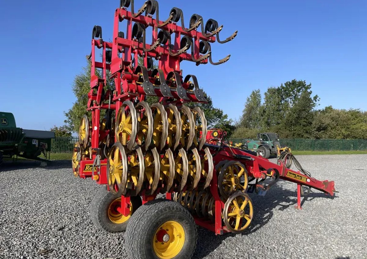 DoubledayGroup's tweet image. Have you seen our used 2011 @VaderstadUK Rexius Twin 450? Complete with system cross board raptor, cast rings, road lights and very good wearing metal! 

Learn more - ow.ly/EvLo50Ov9Sl

#UsedMachinery #Vaderstad #HighlyEfficient