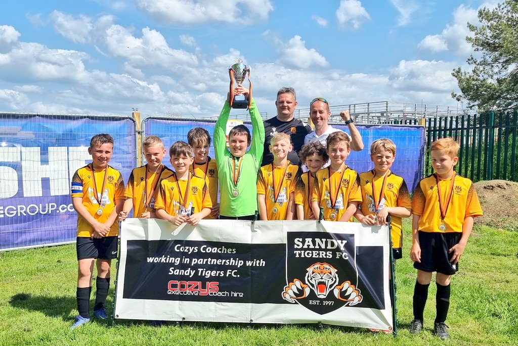 ETAJuniors's tweet photo. At the weekend a number of our Y5 boys who play for Stotfold Juniors U10 Blacks won their tournament. Unbeaten throughout - scoring 9 goals & conceding NONE. Well done Jacob in goals, all the lads & Mr Ford their coach! @ETAJuniors @EtonburyPE @EtonburyAcademy #goldmark #homefun https://t.co/U7doFMJGKq