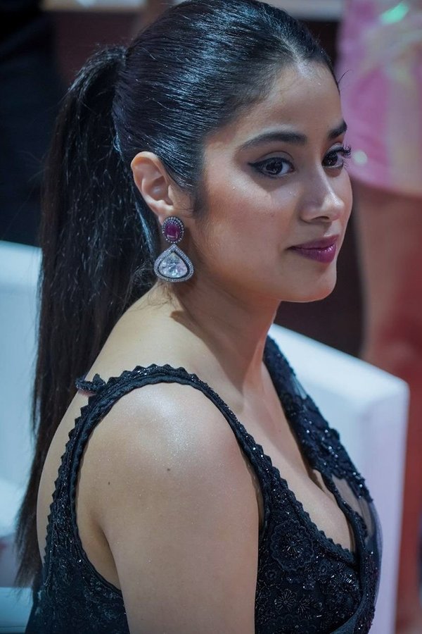 Fw6R539aUAEg5TB?format=jpg&name=900x900