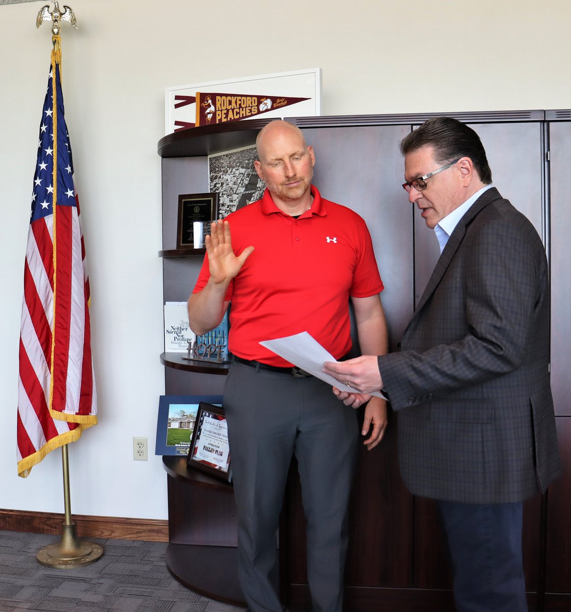 Scott Bloomquist @sbloomquist57 was sworn in today as Regional Superintendent of Schools by Joe Chiarelli, Winnebago County Board Chairman. Congratulations!

#ROE4education @BWROE4 #ROE4learning