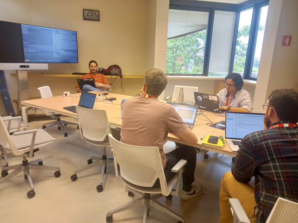 On Tuesday, we had a hands-on demo with Guido Kraemer from @UniLeipzig @Rsc4Earth on handling and processing Earth System Data Lab’s data cubes using #JuliaLang @JuliaLanguage #DeepESDL 💻 🌍 🟨