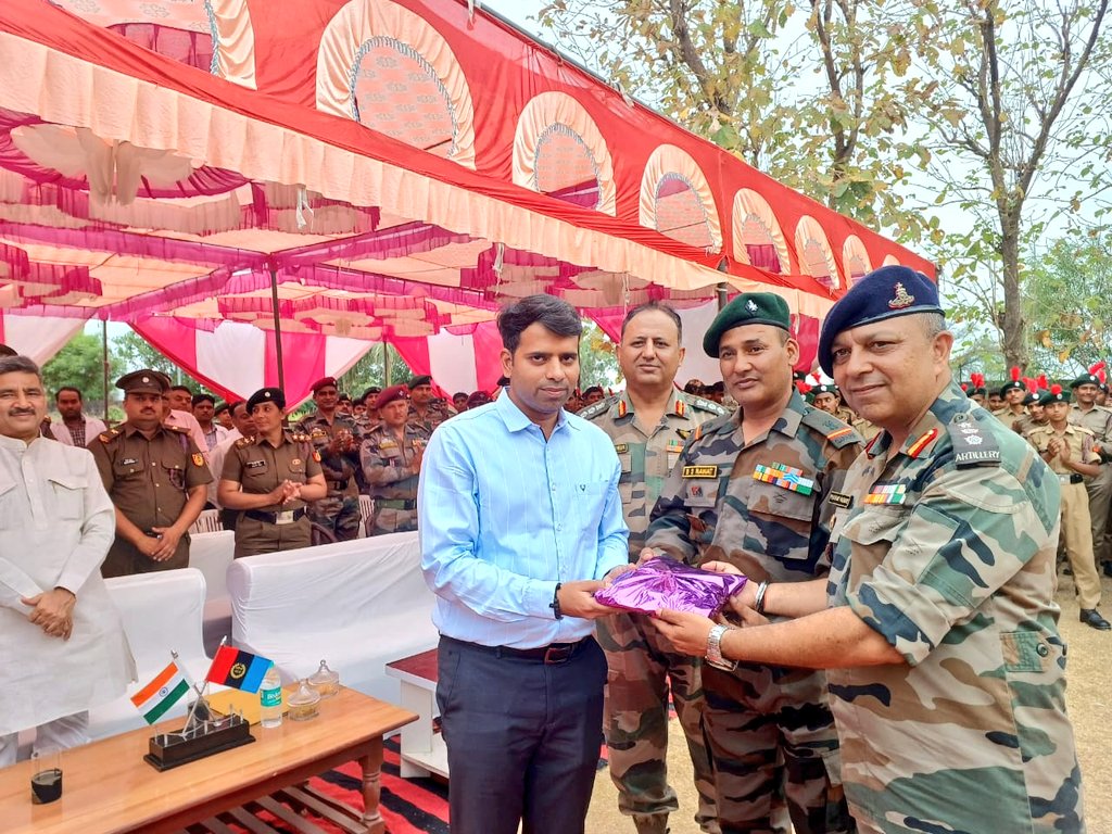 dm_firozabad's tweet photo. कृषक इंटर कॉलेज पचोखरा में उपस्थित कैंप कमांडेंट कर्नल जी एवं समस्त पीआई स्टाफ के साथ एनसीसी वार्षिक प्रशिक्षण शिविर 02 की प्रदर्शनी/प्रतियोगिता का आयोजन किया गया, विजयी छात्र-छात्राओं को पुरस्कृत व कॉलेज प्रांगण में वृक्षारोपण भी किया गया। @InfoDeptUP @Amitguptaias @ChiefSecyUP https://t.co/cZ6tQwR5SS