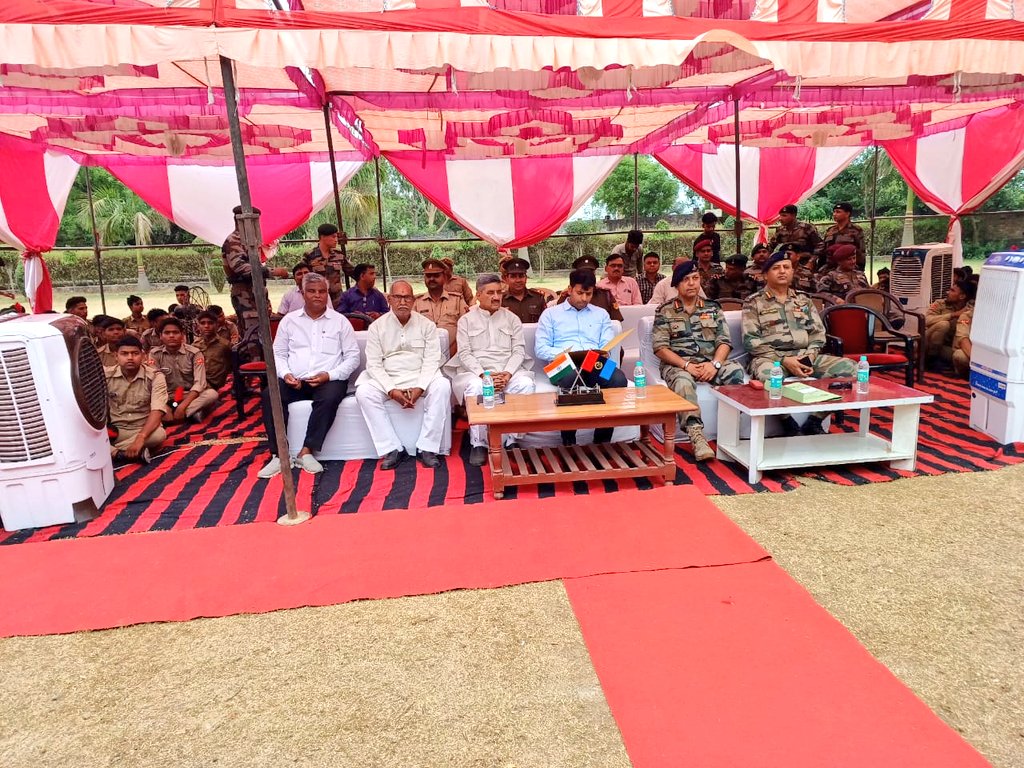 dm_firozabad's tweet photo. कृषक इंटर कॉलेज पचोखरा में उपस्थित कैंप कमांडेंट कर्नल जी एवं समस्त पीआई स्टाफ के साथ एनसीसी वार्षिक प्रशिक्षण शिविर 02 की प्रदर्शनी/प्रतियोगिता का आयोजन किया गया, विजयी छात्र-छात्राओं को पुरस्कृत व कॉलेज प्रांगण में वृक्षारोपण भी किया गया। @InfoDeptUP @Amitguptaias @ChiefSecyUP https://t.co/cZ6tQwR5SS