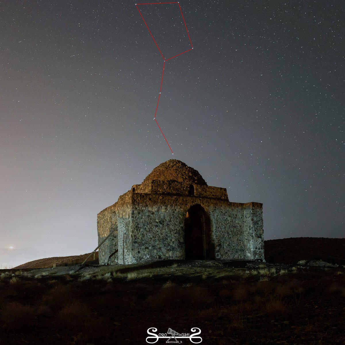 ssoroush_h's tweet image. Ursa major over Bazhur
 In the Baz ​​Hor between Torbat Heydarieh and Neishabur, there is probably a pre-Sasanian shrine.
 These four arches are located on a hill, and one of its characteristics is its stone dome, which is made of wood (turning a square into an octagon).