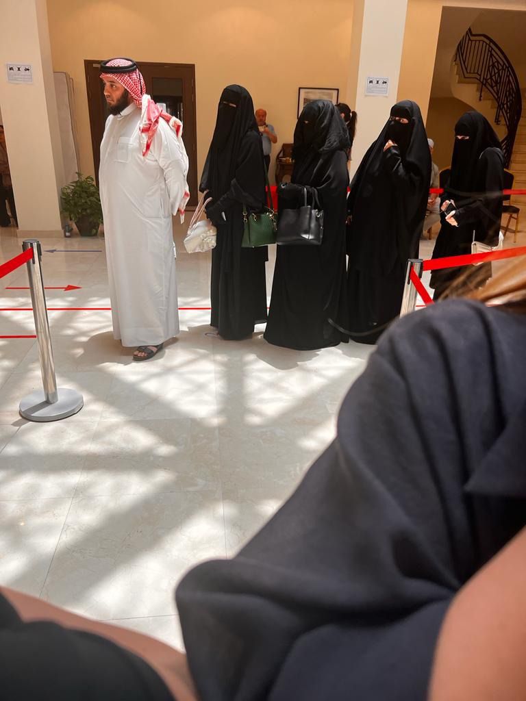 📸 Bir Arap adam ve dört eşi, Türkiye'nin kaderini belirlemek için oy kullandı.