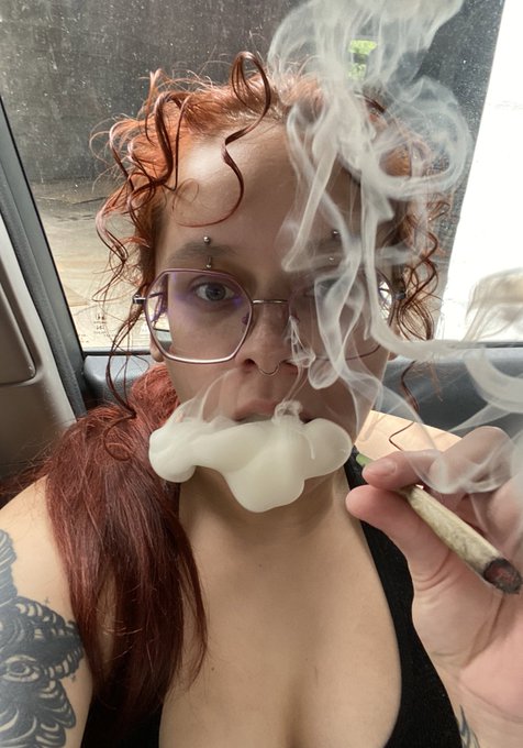 i can&rsquo;t stop watching anti MLM vids lol 😂 Huns are wild   #femmes #stoners #ginger #GingerHair #glassesgirl<a href="/tag/curlyhair"class="tags"><span>#curlyhair</span></a><a href="/tag/latina"class="tags"><span>#latina</span></a><a href="/tag/ginger"class="tags"><span>#ginger</span></a><a href="/tag/joint"class="tags"><span>#joint</span></a><a href="/tag/gingerhair"class="tags"><span>#gingerhair</span></a>