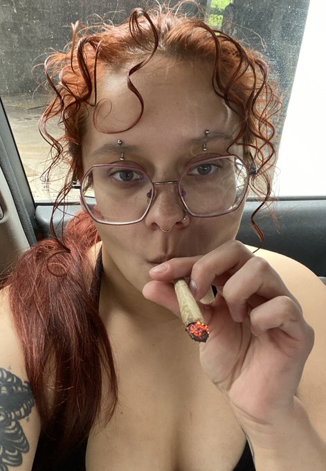 i can&rsquo;t stop watching anti MLM vids lol 😂 Huns are wild   #femmes #stoners #ginger #GingerHair #glassesgirl<a href="/tag/curlyhair"class="tags"><span>#curlyhair</span></a><a href="/tag/latina"class="tags"><span>#latina</span></a><a href="/tag/ginger"class="tags"><span>#ginger</span></a><a href="/tag/joint"class="tags"><span>#joint</span></a><a href="/tag/gingerhair"class="tags"><span>#gingerhair</span></a>
