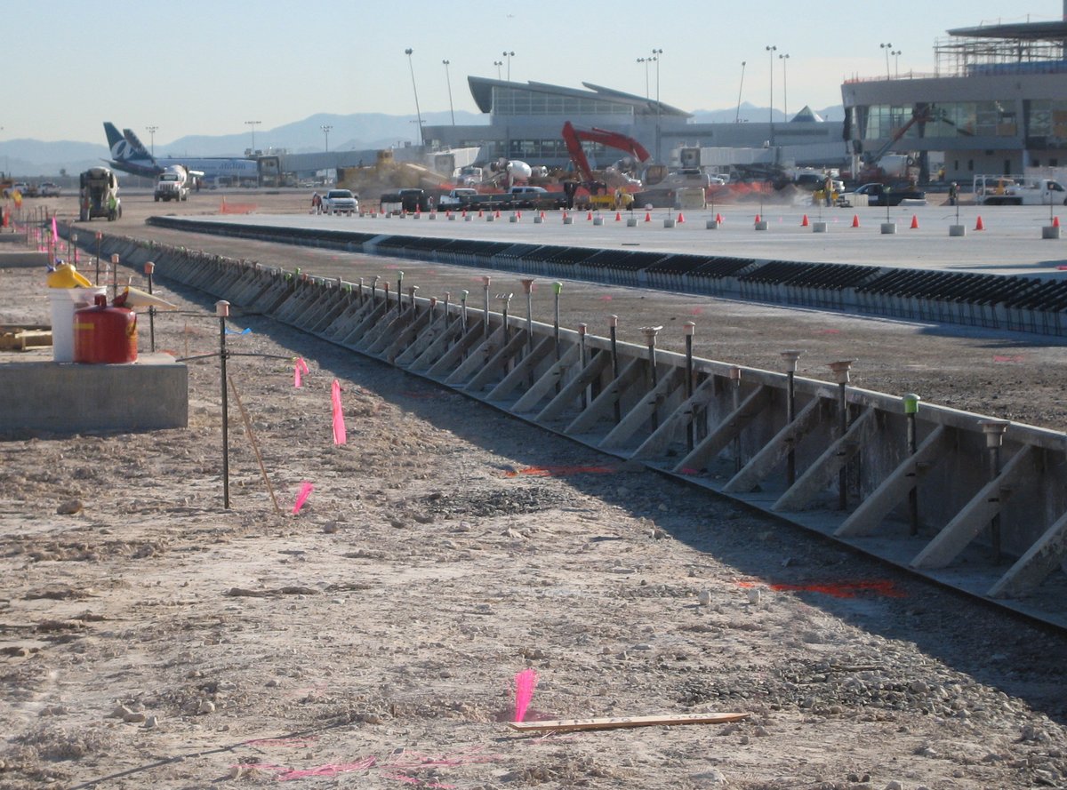 MetalFormsCorp's tweet image. Happy Wednesday from @MetalFormsCorp
#pavingforms #MetaPave at MFC for all applications. Roads, Airports, bridges. Contact us today to discuss your needs. 414-964-4550 metalforms.com/contactConcret…