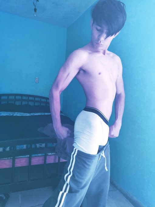 Pd: se que esto les gustara a los que me ven de pasivo :B https://t.co/r4S6JweKXY<a href="/tag/jugandoconluz"class="tags"><span>#jugandoconluz</span></a>