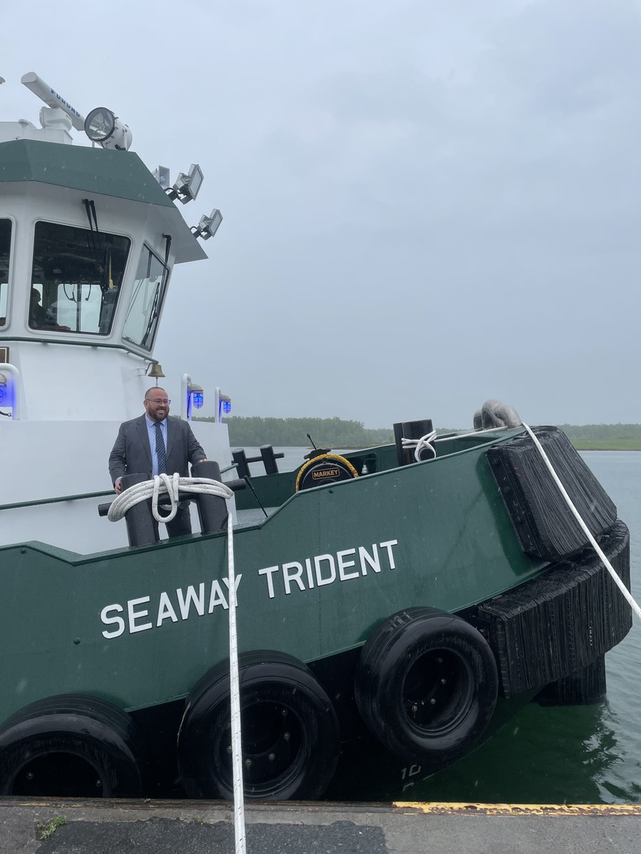 SeawayUSDOT's tweet photo. 📢🚢🌊⚓️Earlier today in Massena, N.Y., @SeawayUSDOT Administrator Tindall-Schlicht enjoyed a tour of NEW tug, #SEAWAYTRIDENT, the latest vessel in the Corporation’s fleet.🎉
📸@SeawayUSDOT
#GreatLakes #SeawaySystem https://t.co/65ZzGgI7Lc