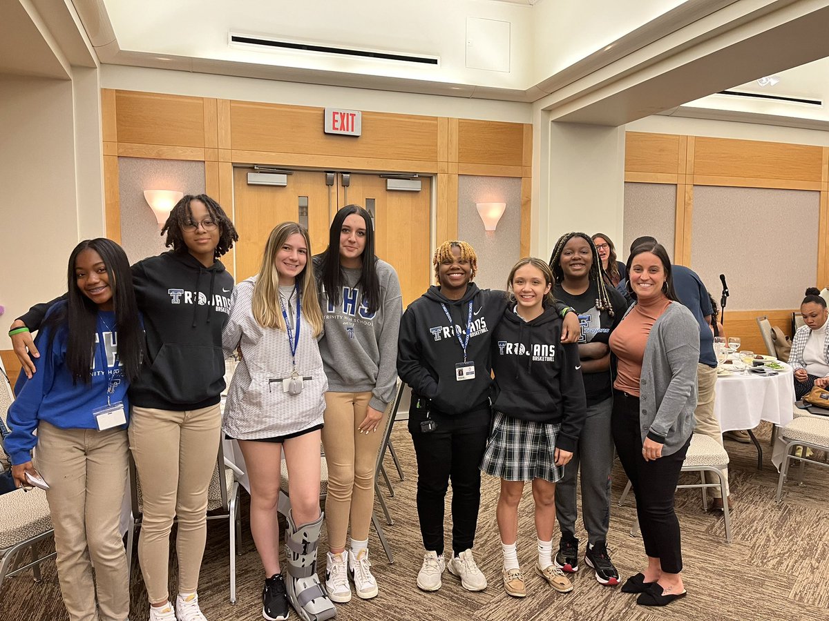 Past, Present, and Future of Women’s Basketball in Cleveland forum this morning at the @TheCityClub! Such an awesome panel! Even got to connect with a group of @TrinityHSSports @CVC_Athletics girls attending the event. If you build it, they will come 💪🏼

#ThePowerOfWomen