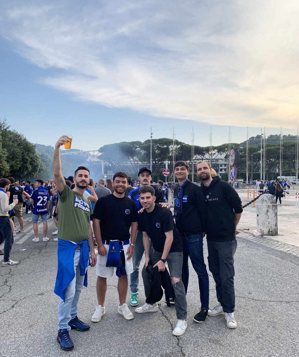 AmalaTV_'s tweet photo. Tutto il mondo viaggiare,
Per seguire l’effeci Internazionale.
#AmalaTV #Famala #Inter #CoppaItaliaFrecciarossa https://t.co/oRpiHhcWwu