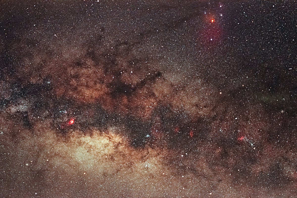 alfrekjv's tweet photo. 🌌📷 Hola everyone! 👋🏻 Join me on an extraordinary journey through the mesmerizing world of astro photography on a 35mm film camera.

🚀✨ Get ready for a thread packed with insights, experiences, and some breathtaking shots that will ignite your passion for the cosmos! https://t.co/htna0GIgXN
