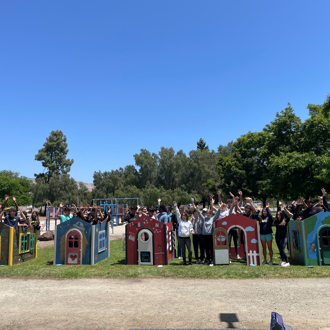 MTerm, Day 2: Sophomores utilized their creativity and power tool skills to construct and embellish playhouses for local children in partnership with Habitat for Humanity. It’s truly inspiring to see students demonstrating teamwork and ingenuity in support of others!