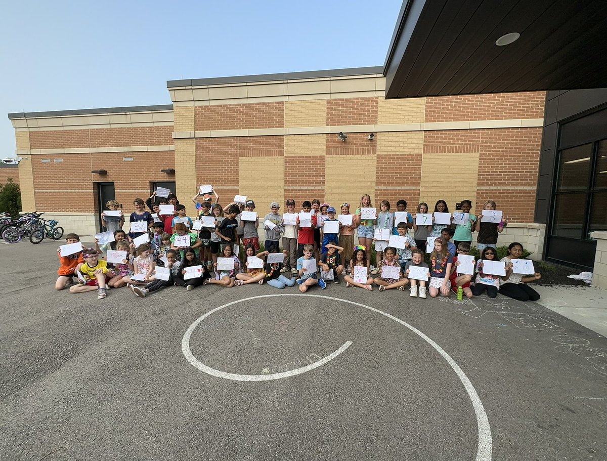 Check out these AMAZING readers!  As a community of learners together, we read 1,766 books this school year!! @ADESjmay @adeDCSD