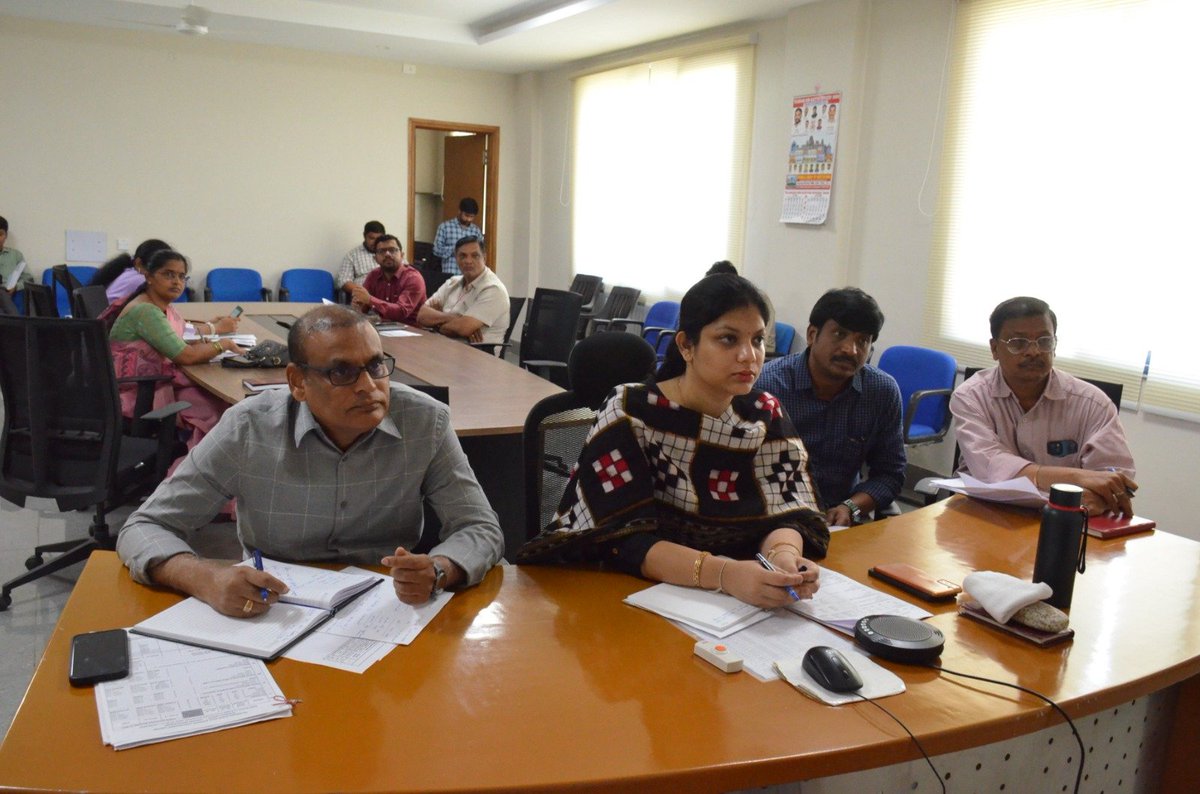 Dist_Yadadri's tweet photo. State Civil Supplies And BC Welfare Minister Sri Gangula Kamalakar Garu Held A Vedio Conference On The Issue Of Grain Purchase With All Collectors & Officials From DR BR Ambedkar Secretariat, Hyderabad. #grainpurchase @Collector_YDR @ACLB_Yadadri https://t.co/frGga5q2PA