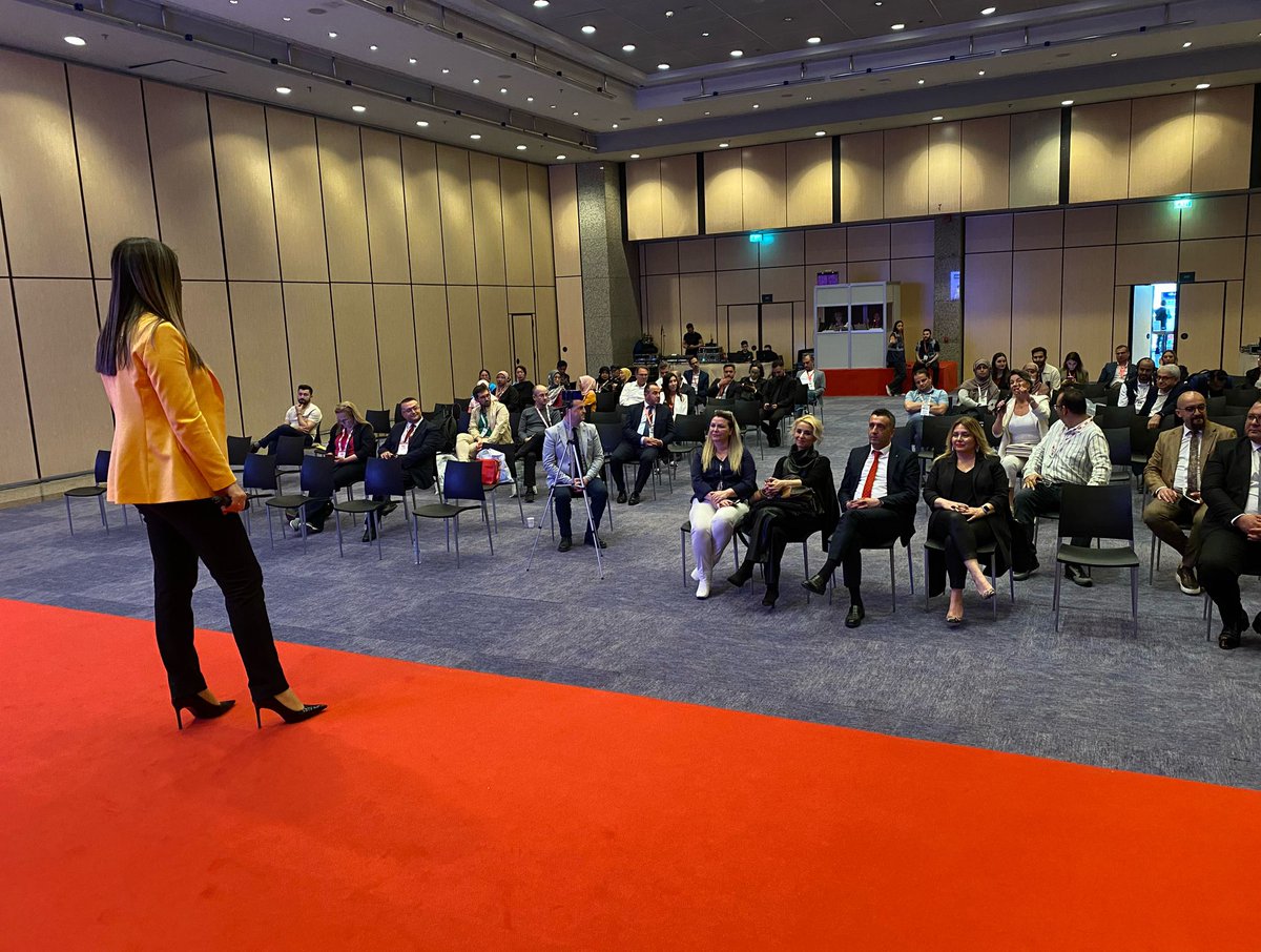 BİL Koleji (@bilkolejleri) on Twitter photo Eğitim uzmanlarının en yeni teknoloji ve uygulamaları yerinde görebildiği, <a href="/GESSTurkey/">GESS Türkiye</a> fuarında BİL Eğitim Kurumları Genel Müdürümüz Sn. <a href="/elifpehlevan1/">Elif Pehlevan</a> "Eğitimde Değişen Paradigmalar ve Teknolojik Dönüşümü" konulu seminerini gerçekleştirdi.
<a href="/bilatasehir2/">Bil Koleji Ataşehir 2 Kampüsü</a> <a href="/bilumraniye/">Bil Ümraniye</a> <a href="/bilcamlica/">BilÇamlıca</a> Eğitim uzmanlarının en yeni teknoloji ve uygulamaları yerinde görebildiği, <a href="/GESSTurkey/">GESS Türkiye</a> fuarında BİL Eğitim Kurumları Genel Müdürümüz Sn. <a href="/elifpehlevan1/">Elif Pehlevan</a> "Eğitimde Değişen Paradigmalar ve Teknolojik Dönüşümü" konulu seminerini gerçekleştirdi.
<a href="/bilatasehir2/">Bil Koleji Ataşehir 2 Kampüsü</a> <a href="/bilumraniye/">Bil Ümraniye</a> <a href="/bilcamlica/">BilÇamlıca</a>