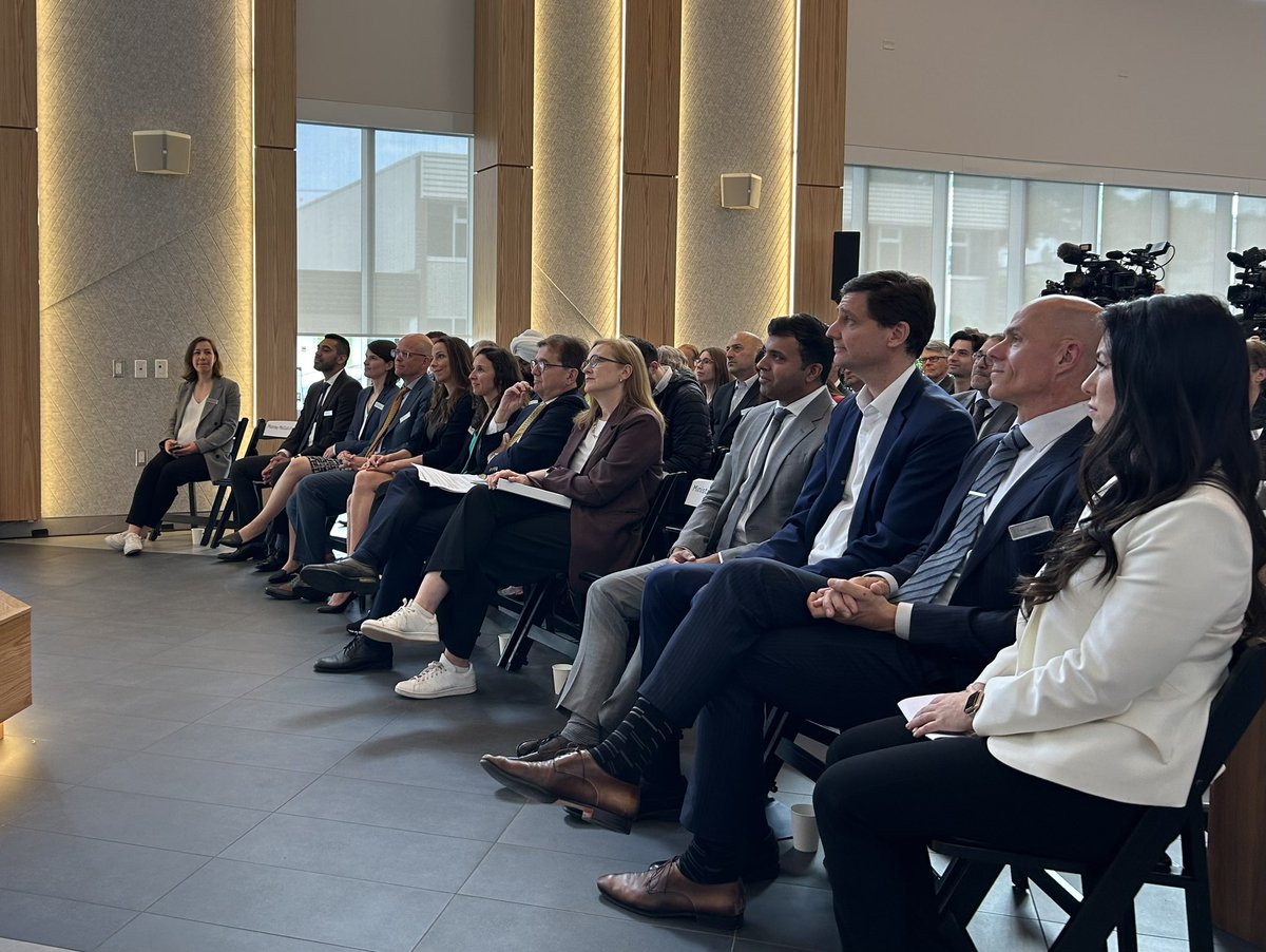 BrendaBaileyBC's tweet photo. Ensuring BC companies have the resources to succeed on a global scale is a key part of our #StrongerBC Economic Plan. Thrilled to partner with the @govcanada_ to back @AbCelleraBio’s development of innovative healthcare technology right here in BC. 
https://t.co/nZAjGzF9h5 https://t.co/RceP3Ln3bF