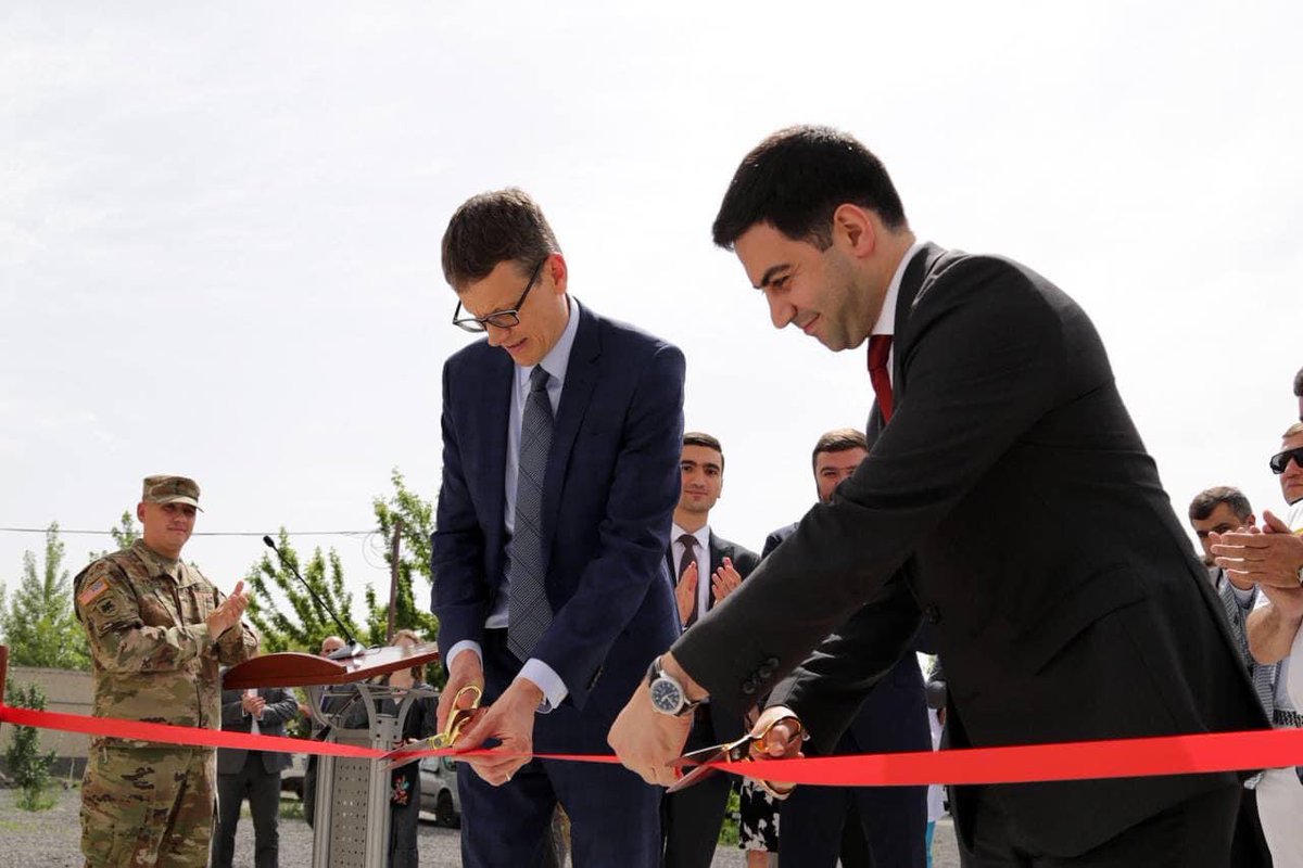 NesZeyn's tweet photo. Chairman of #SRC @RustamBadasyan and Deputy Chief of Mission of @usembarmenia Chip Laitinen held the opening ceremony of K-9 new infrastructure. This #investment of 750 thousand US dollars is a huge step for strengthening the capacity against illegal circulation of #drugs. https://t.co/SEArekZiem