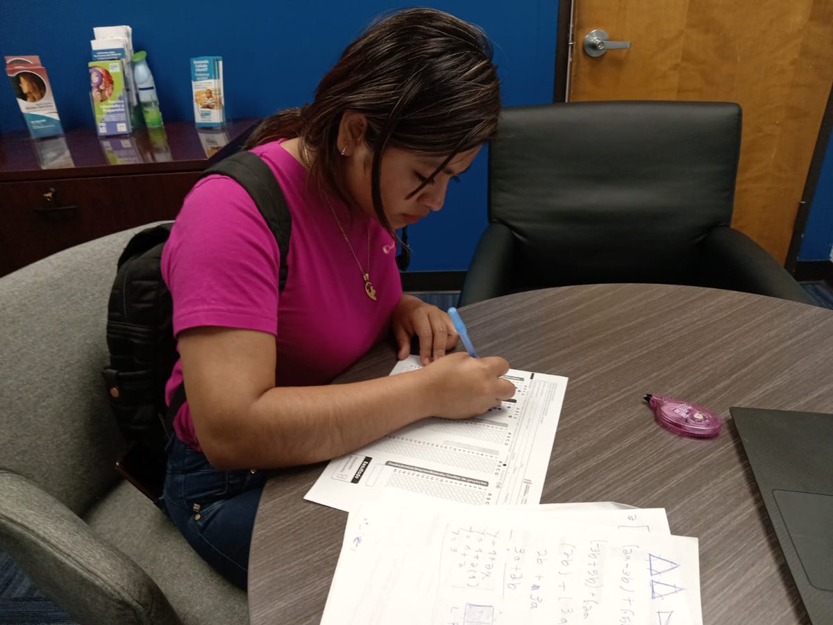 MineducGT's tweet photo. En Oklahoma, Estados Unidos, guatemaltecos participan en la Jornada de Evaluación por Suficiencia que realiza el Ministerio de Educación, como parte del Programa Nacional de Educación Alternativa #PRONEA. https://t.co/Qa3P1pcSNU