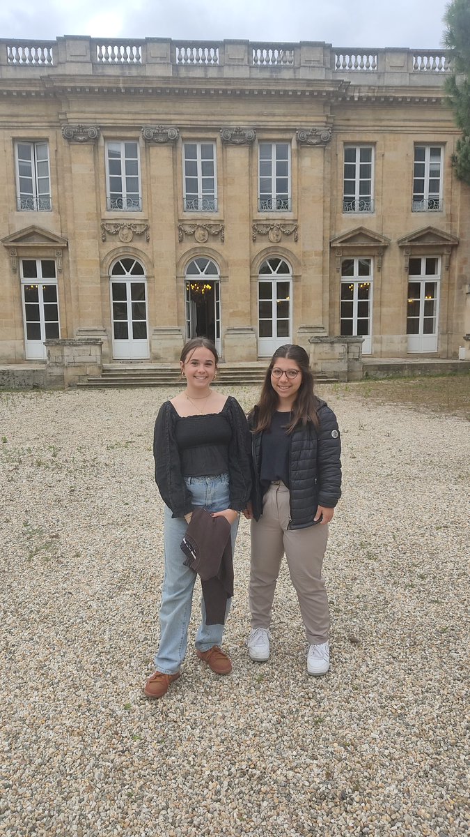 CTarnos's tweet photo. Bravo à nos élèves de 3ème latinistes qui ont brillamment représenté le collège de Tarnos  : premier accessit pour Célia🥉et premier prix pour Jeanne 🥇 au concours de latin Arelabor. Remise des prix par Mme la Rectrice @AcBordeaux 👏 https://t.co/rrfIhSL6Lm