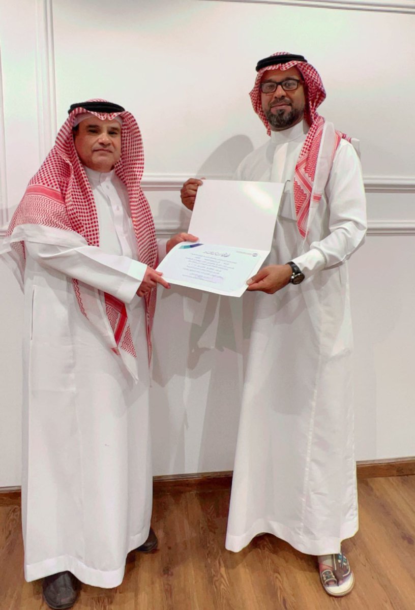 ALI_JUMEA's tweet photo. سعدت اليوم بتكريم من مدير مستشفى #النعيرية والمراكز الصحية التابعة أ/ حمد بن عايض القحطاني خلال حفل #اليوم_العالمي_للتمريض 2023 م
شكراً من القلب ❤️ https://t.co/5v0yRo0zQD