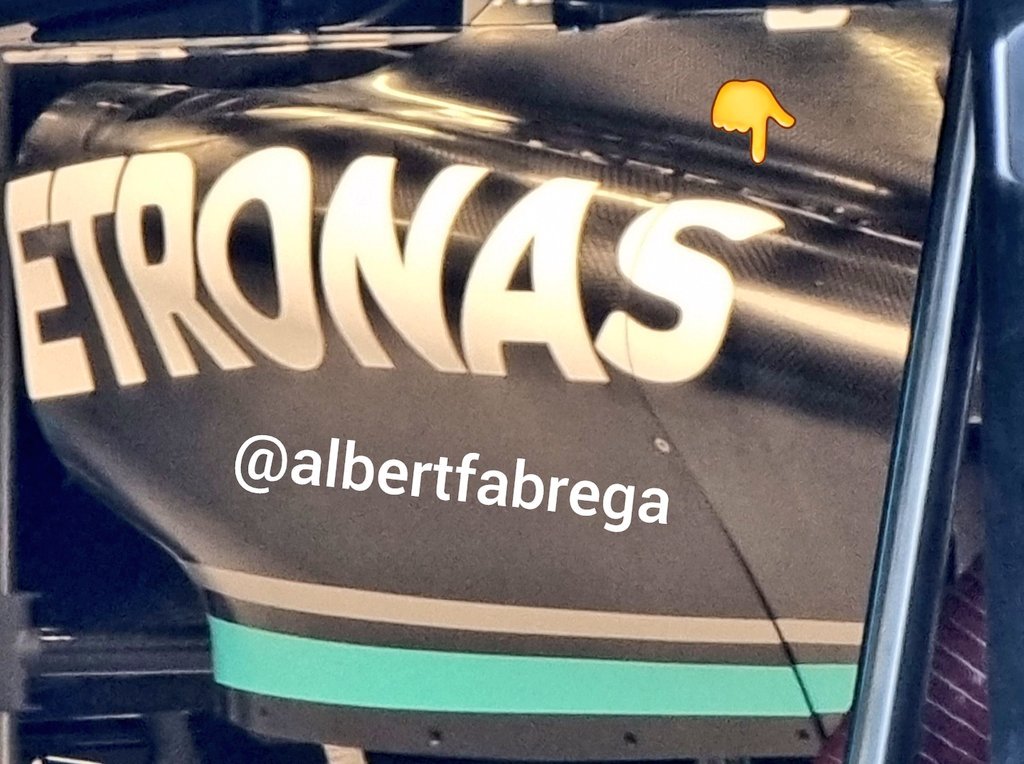 🔴 La première photo où l'on voit réellement les nouveaux pontons sur la Mercedes W14 ! 👀

(📸 @AlbertFabrega)

#F1 #MonacoGP