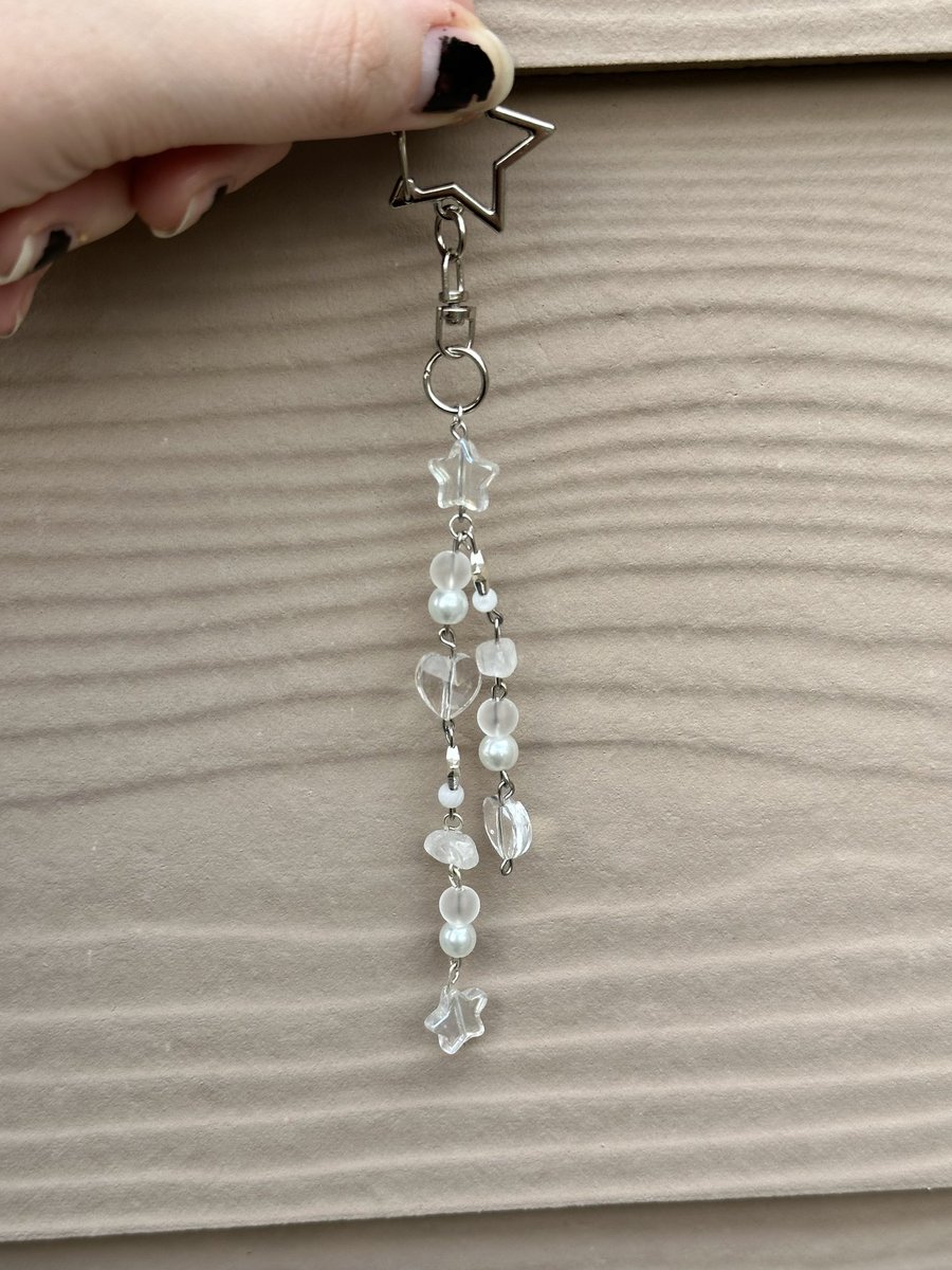 ˳·˖✶ angel lover beaded keychain ✶˖·˳

˳·˖✶ 6 $ ✶˖·˳

#angelcore #coquette #jewelrymaking #delicatejewelry #starcore #angel