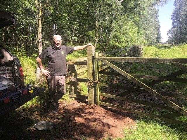 NNR volunteers fixing fencing & gateways today at Hatfield Moors. We have opportunities for everyone helping across a wide range of tasks, events and walks or with survey and monitoring. Contact via humberhead.peatlands@naturalengland.org.uk. #NNRweek2023 #NationalNatureReserves