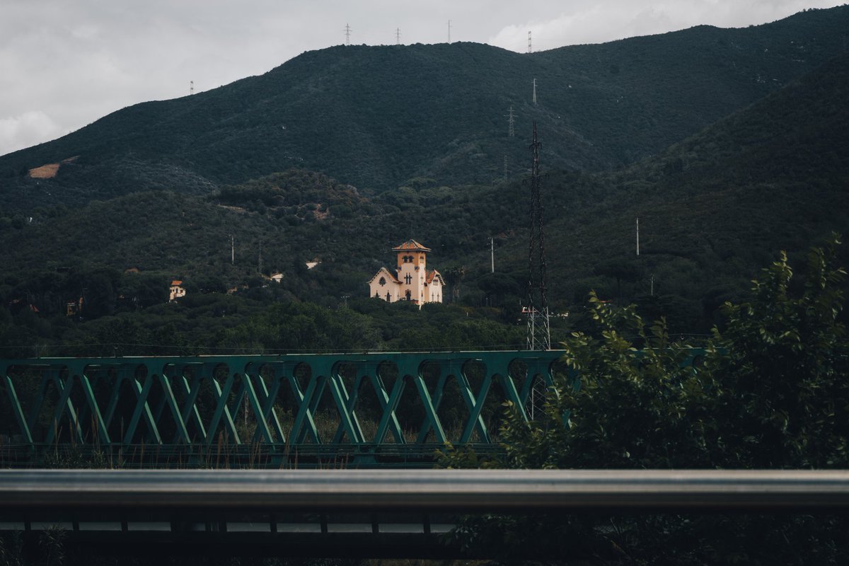 obulaskenky's tweet photo. From medieval times. 
Surrounded by a forest, very close to the Roca road in montcada I reixac, Barcelona. Designed by Domènech Mansana &amp; built between 1914 &amp; 1916

📍 Torre De Can Bonet

#montcadaireixac #barcelona #catalunya #photography #obulaskenky #travel #landscape #nature https://t.co/d7AtBdGXtc