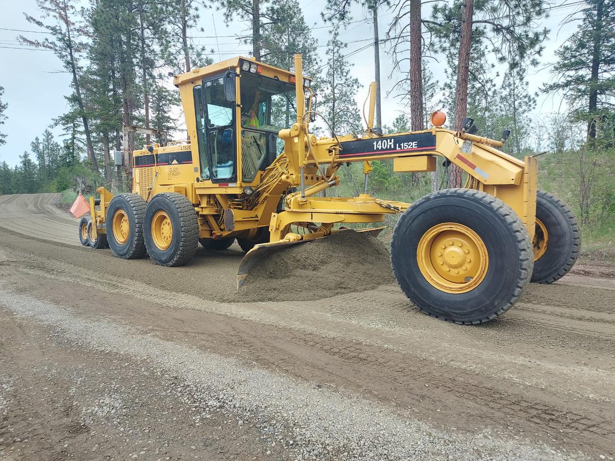 Staff are gravelling and grading Bartley Road in West Kelowna! These works form part of the summer program we deliver in contract with <a href="/WestKelownaCity/">City of West Kelowna</a>. #roadsurfacing #roadmaintenance #infrastructure