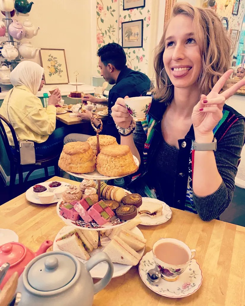 maggiethebard's tweet image. The ladies who afternoon tea... 🫖 🇬🇧 

Seeing these gals was one of the many highlights of my trip 💕 @shaylyngibson 
@meganecarter @KayaBucholc @Abicatzhello 

#londylondylondy #lamda #maggierobertson #maggiethebard