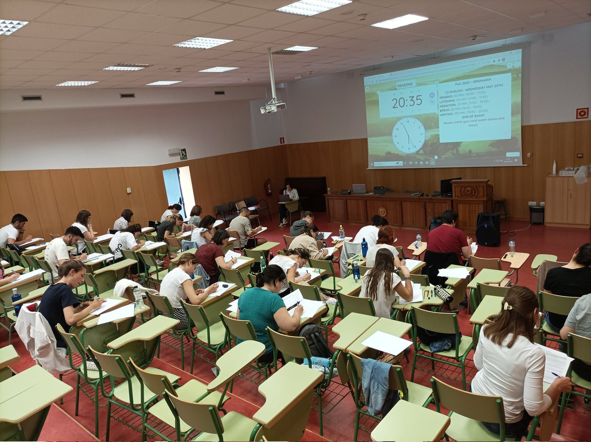 Faltan horas para preparar clases, corregir, evaluar…y #conciliar, así que completar un curso tan exigente como el C2 y acreditar nivel es un #esfuerzo encomiable: GRACIAS a todos los #docentes #motivados que habéis hecho este sacrificio para mejorar vuestro desempeño #CONGRATS