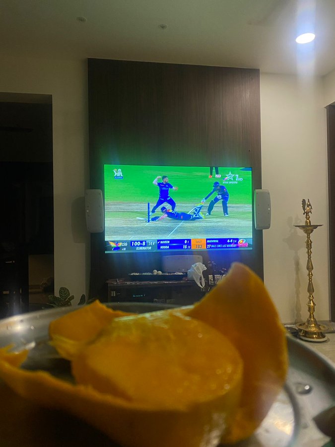 Naveen-ul-Haq special mangoes for you😂 now #naveenulhuq will scream Kohli Kohli in dreams also.

#ViratKohli #LSGvMI Umpires #RohitSharma𓃵 Suryakumar Yadav #MumbaiIndians Bumrah Pooran #IPLFinals Krunal Pandya