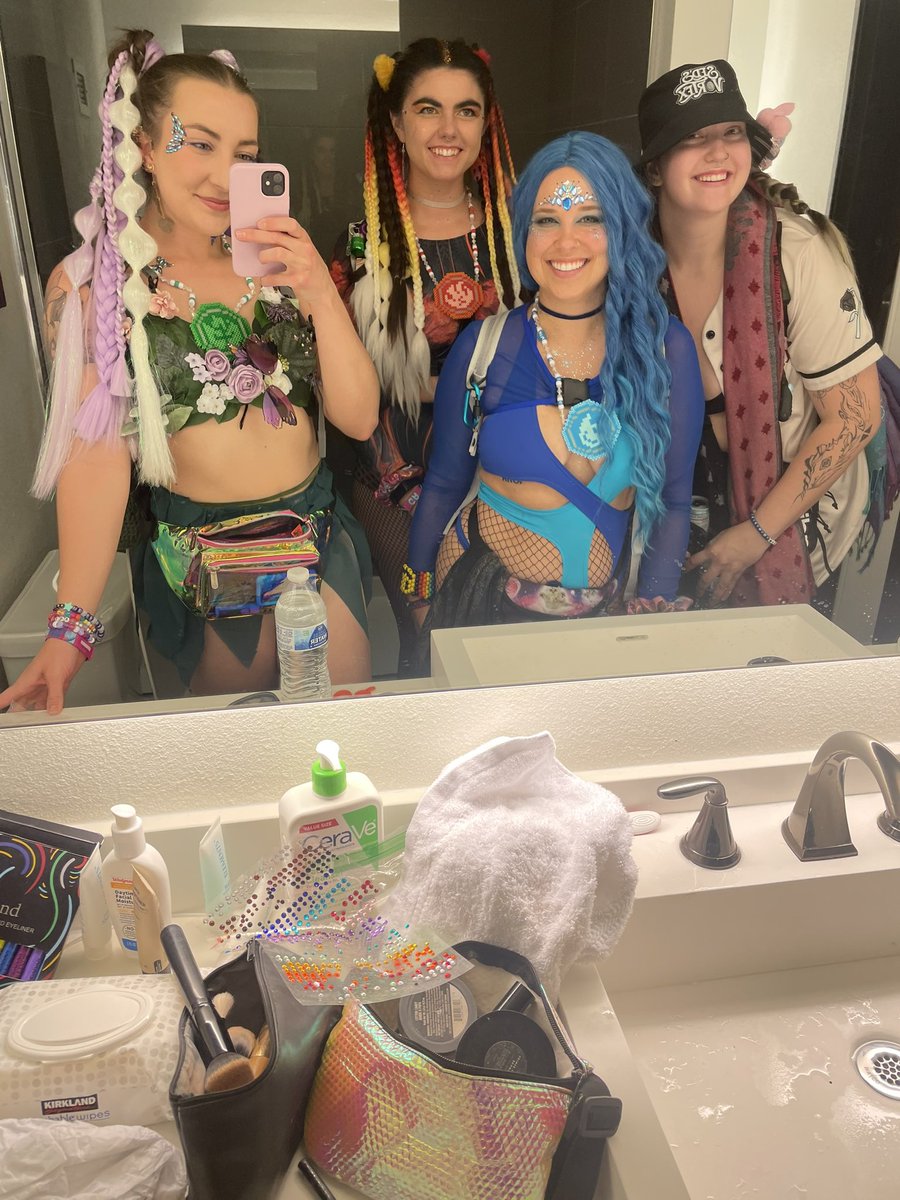 Emmilea's tweet photo. EDCLV 23 came and went so fast🥲 back to reality now🙂😵‍💫 #EDCLV #EDCLV2023 https://t.co/HL79pugfOv