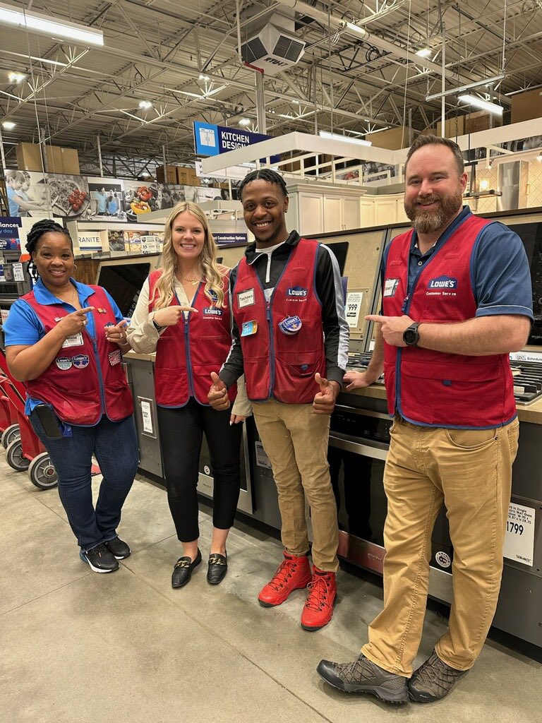 Special shout out to Tashawn in Suffolk for being a credit rockstar! Thank you for driving credit and the best customer experience! 🌟🌟 @FeliciaC1126 <a href="/eric_marler/">Eric Marler</a> <a href="/PresnellLars/">Lars Presnell</a> <a href="/BenitoKomadina/">Benito.Komadina@Lowes</a> <a href="/BlueBoxR1/">@BlueBoxR1</a> <a href="/shawnBulger1/">SDB</a>