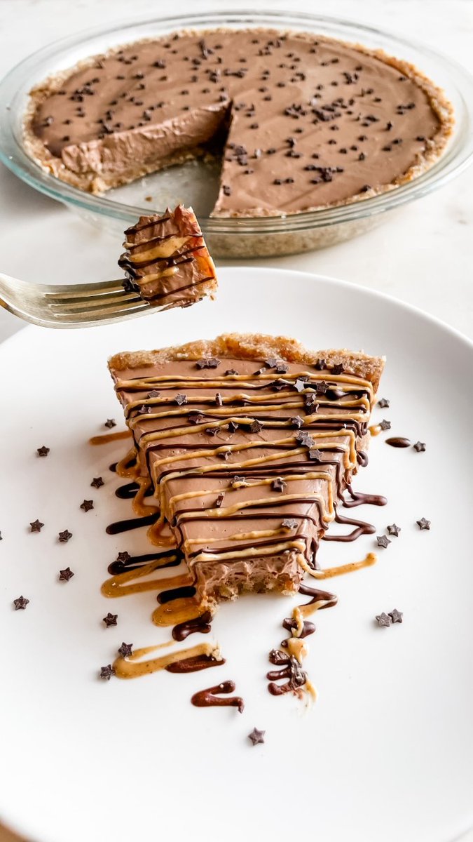 🍫 CHOCOLATE MOUSSE 'CHEESECAKE' 🍫

This Chocolate Mousse #vegancheesecake is vegan, no-bake, and scrumptious! Mori-Nu Silken Tofu creates a creamy consistency.

RECIPE ➡️ instagram.com/p/CY1jao6pNE2

📸: <a href="/healthyholme/">Stephanie Niemis</a>

morinaganutrition.com #vegandessertrecipe #nobakecheesecake