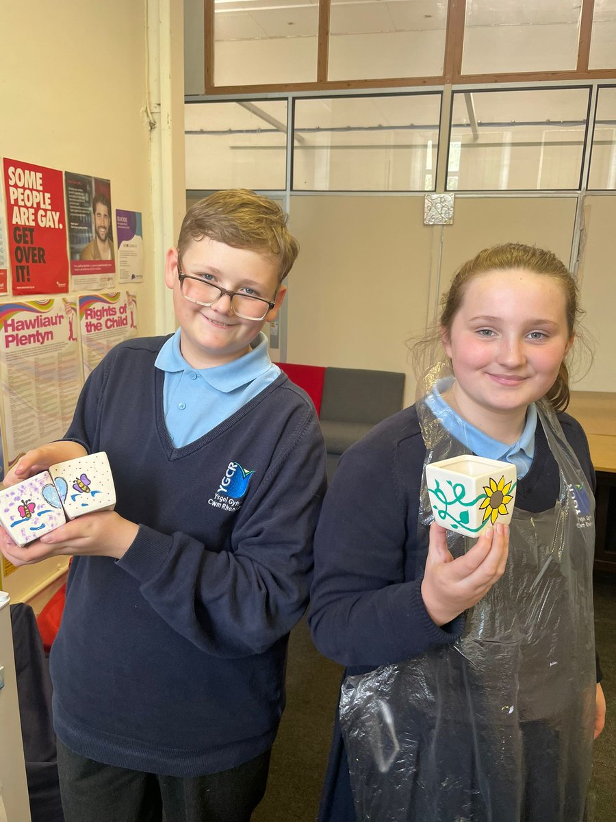 <a href="/makeit_soph/">Sophie Lewis • Mixed Media Artist & Maker</a>  visited Porth Community School and Ysgol Cwm Rhondda last week.
The young people designed their own unique artwork on old flower pots, ready to be used at home, or given as gifts. 🎨🎁
They had a great time doing the upcycling activity after school!