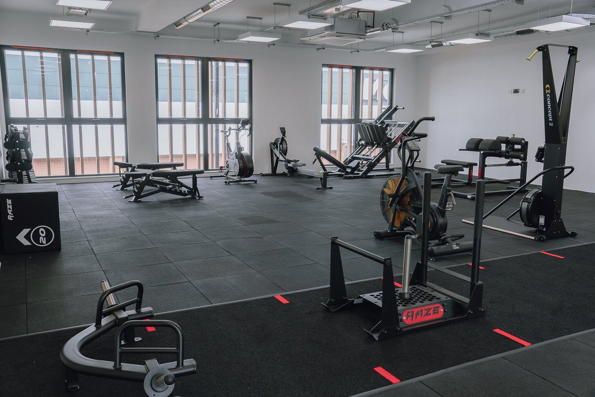 Indigo_Fitness's tweet photo. 📍@lsvstadium

This awesome gym provides training for Manchester United Women's team!

To discover the full facility, head to https://t.co/hfs94TwLGj and read the full case study 🙌

#WeCreateTrainingSpaces #GymConstruction #GymDesign https://t.co/hTc864F79N