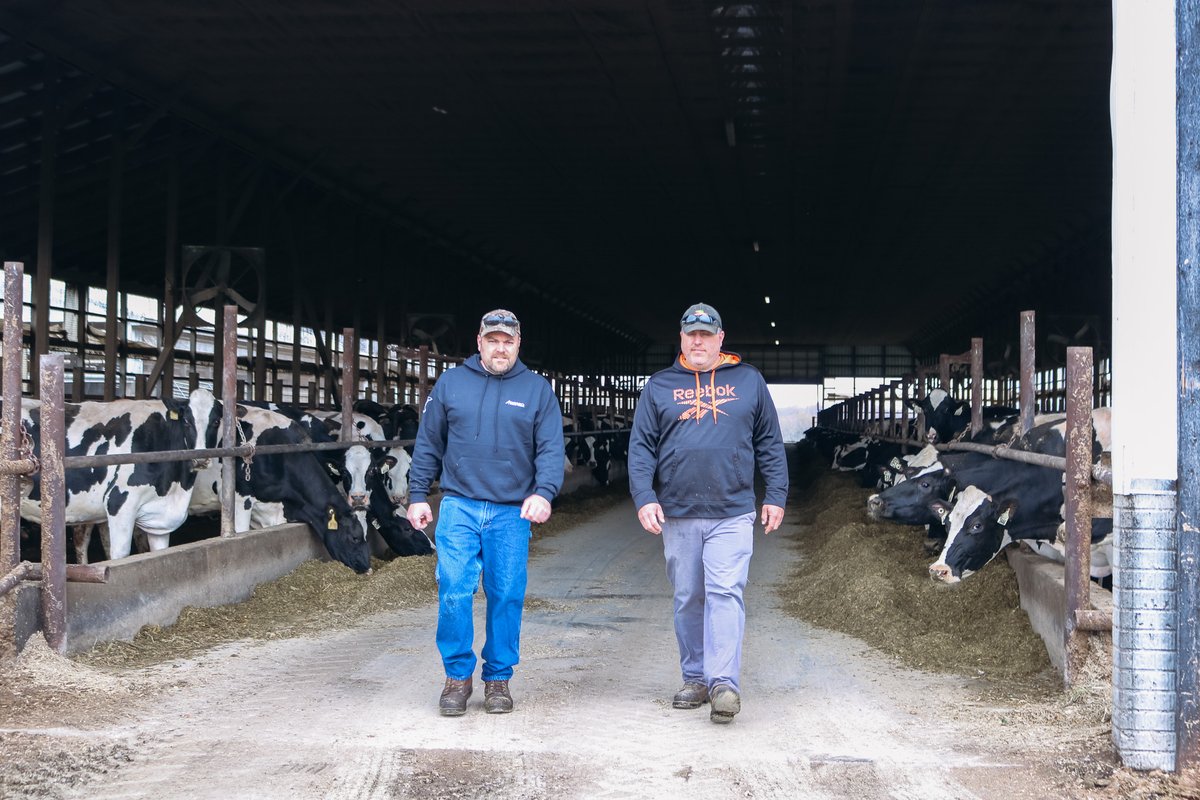 On #NationalBrothersDay and every day, #brothers Mike and Ken Jr. are proud to work together on their family’s Ohio dairy farm. bit.ly/MeetTheRufeners #UndeniablyDairy