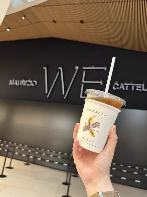 Maurizio Cattelanの個展"WE"を見に韓国のリウム美術館に行った。 WEBでの事前予約をすれば入場料は無料だけど、人気すぎて予約は全く取れず。裏技で10,000円の年会費を払ってリウム美術館の会員になることで展示が見れた!!最高な展示だった。